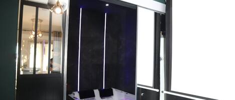 1 camera, accesso a Internet, lenzuola