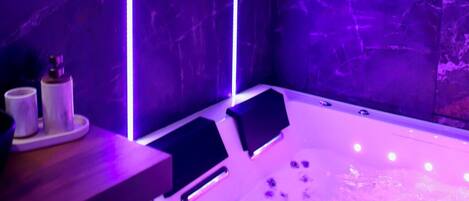 Poreamme, hiustenkuivaaja, pyyhkeet, saippua