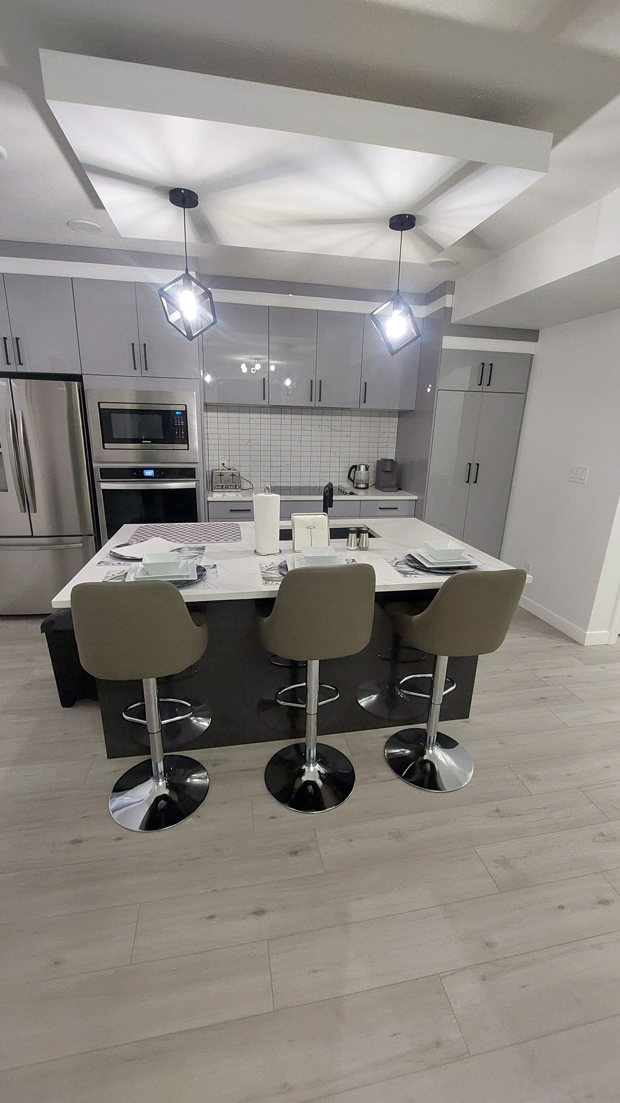 Kühlschrank, Mikrowelle, Ofen, Herdplatte