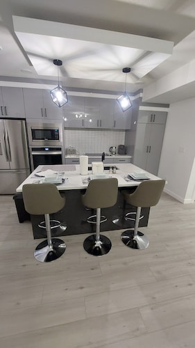 Kingsbury Oasis-2 Minutes from the Highway