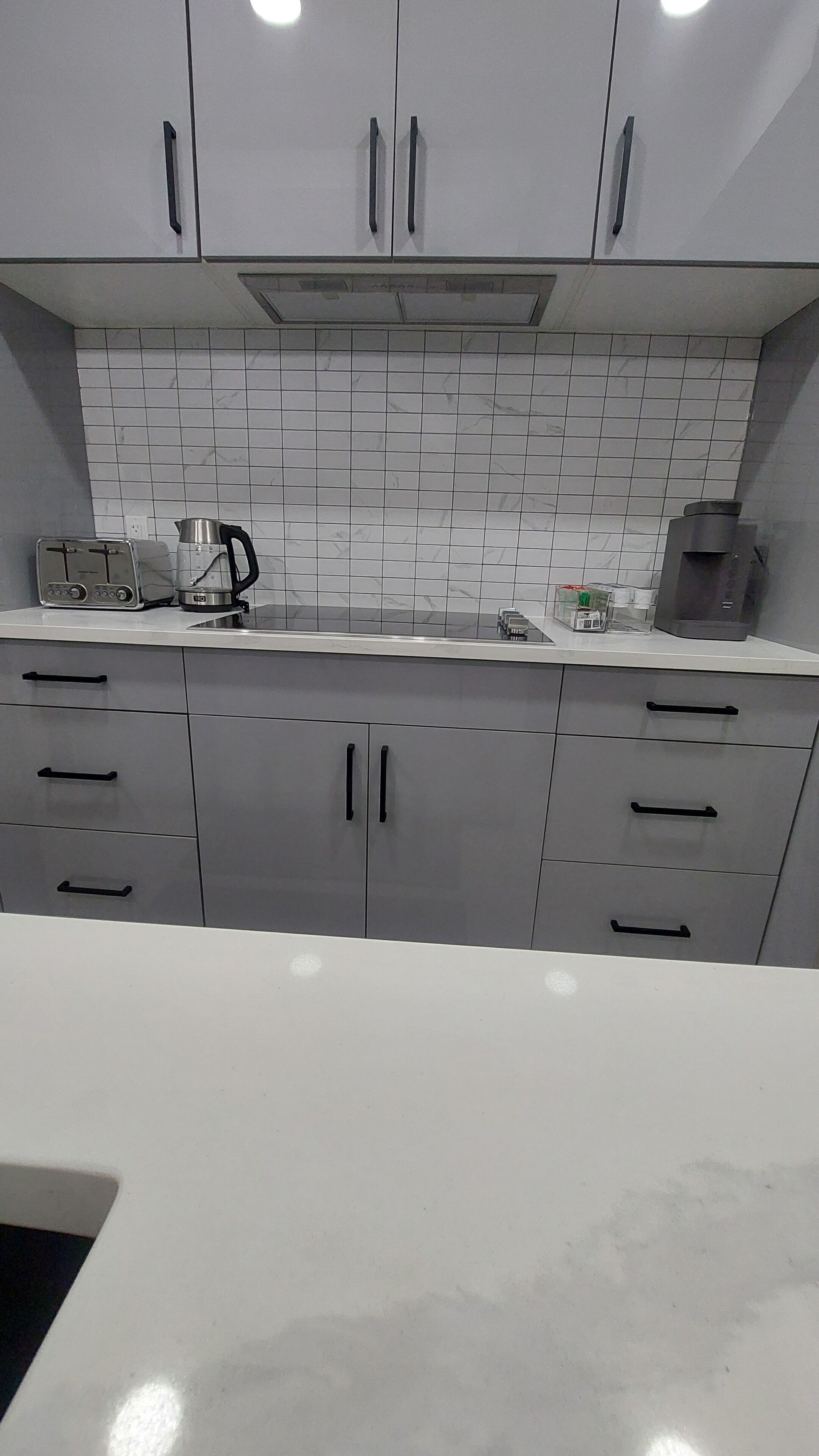 ثلاجة، ميكروويف، فرن، موقد طهي مسطح