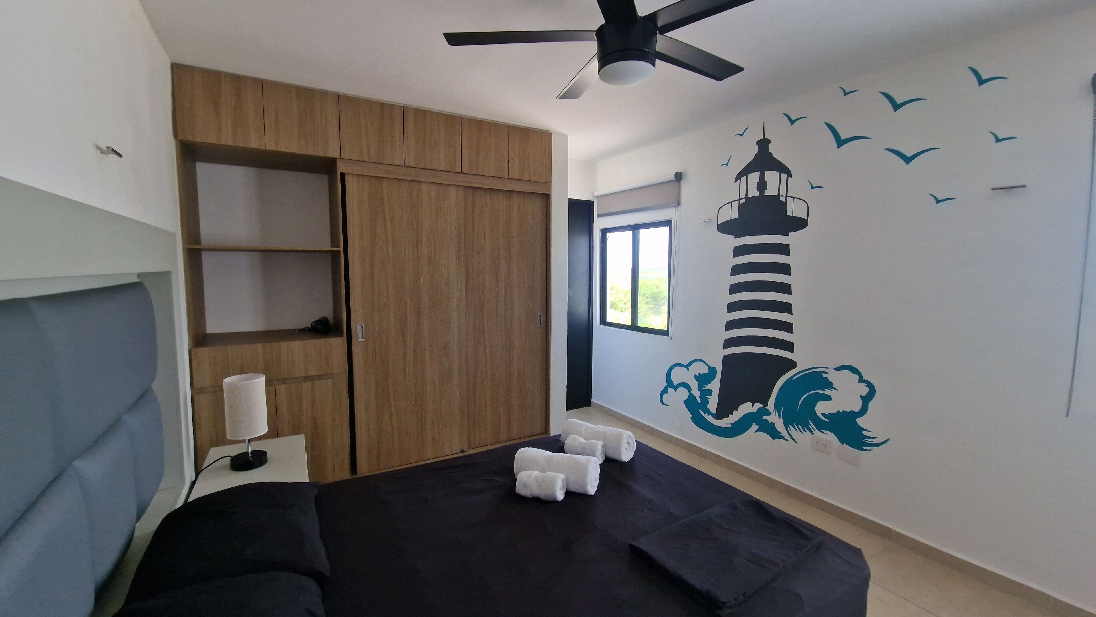 3 عدّة غرف نوم ومكواة/لوح كي وواي فاي وملاءات أسرّة