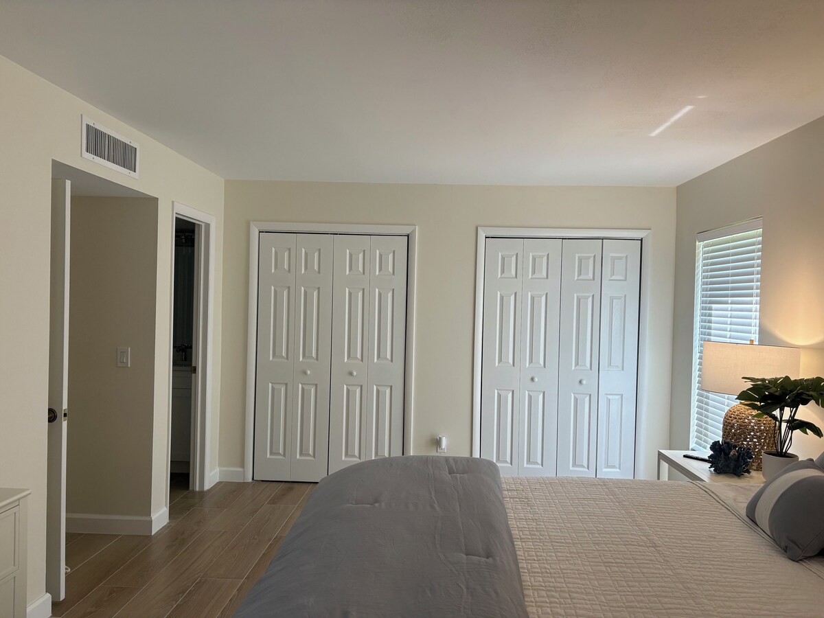 Photo 8 of Perfect Old Naples location!