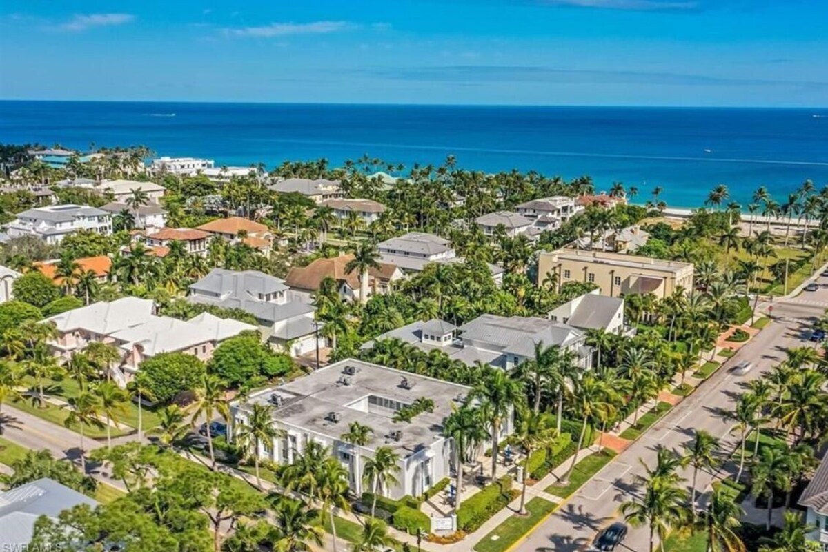 Photo 19 of Perfect Old Naples location!