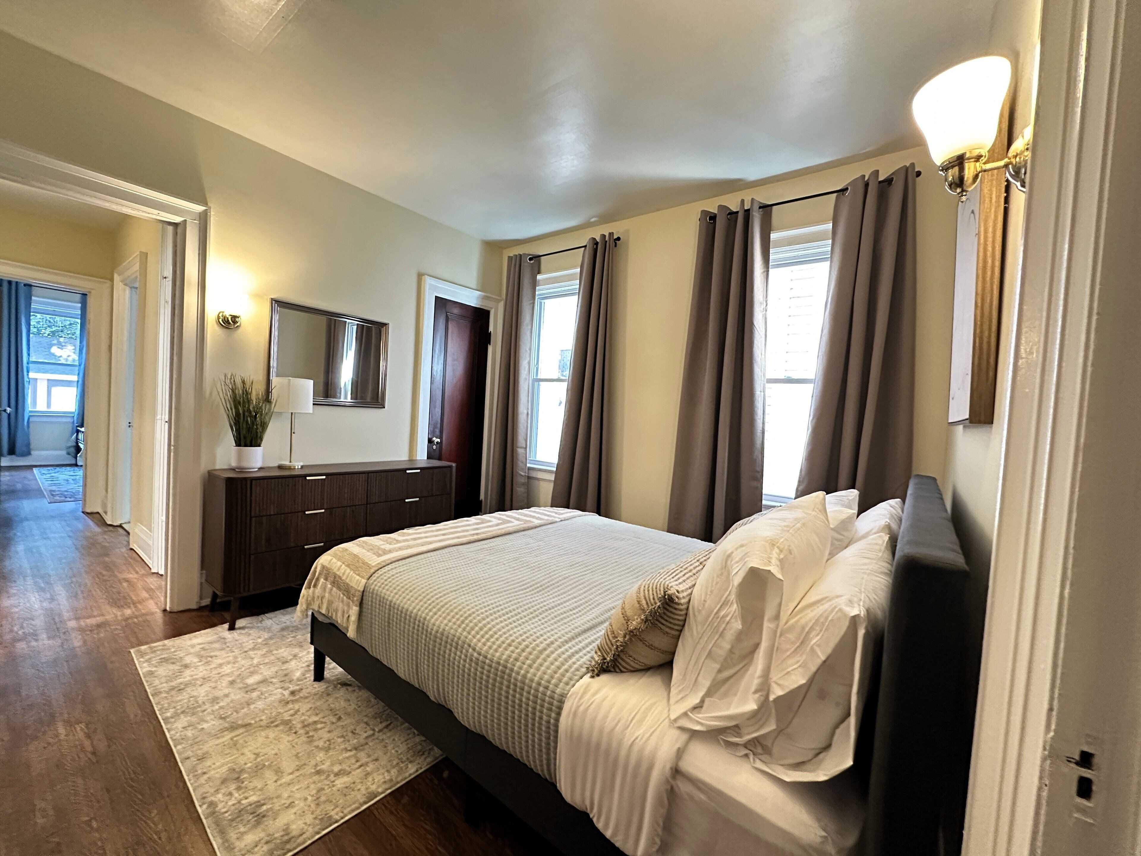 Iron/ironing board, free WiFi, bed sheets