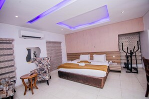 Family Apartment, Balcony, City View | Desk, laptop workspace, blackout drapes, soundproofing - Hidden Haven Apartment  (Lagos)