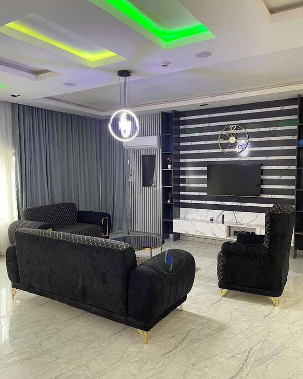 Family Apartment, Balcony, City View | Living area