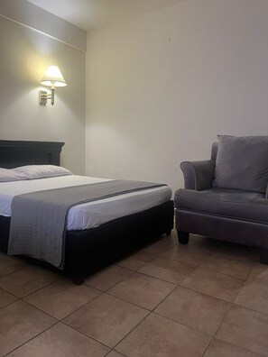 Basic Double or Twin Room | Ruang kerja komputer riba, Wi-fi percuma 