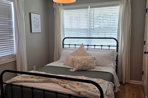 3 bedrooms, iron/ironing board, travel cot, free WiFi