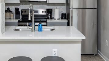 Fridge, microwave, oven, stovetop