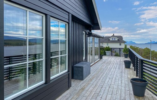 Amazing home in Skåla with WiFi