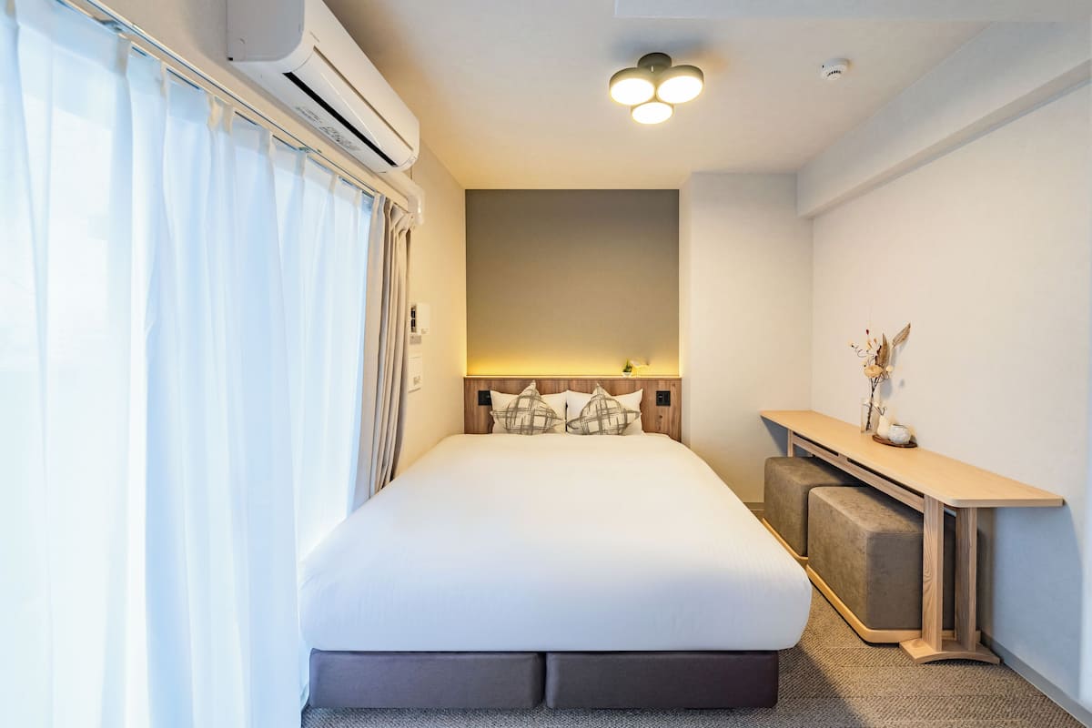 Quarto standard, 1 cama Queen, para não fumantes | Cortinas blackout, Wi-Fi de cortesia, roupa de cama