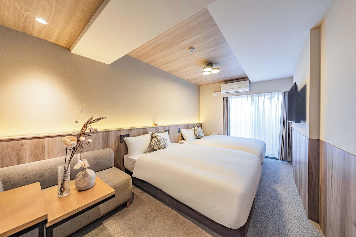 Quarto quádruplo standard, para não fumantes | Cortinas blackout, Wi-Fi de cortesia