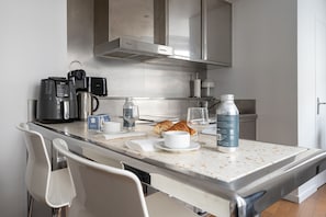 Fridge, microwave, oven, coffee/tea maker