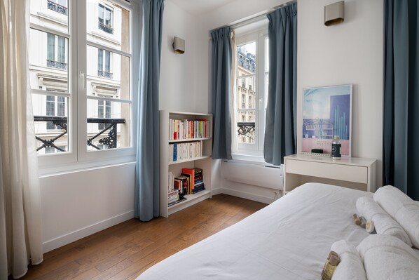 Iron/ironing board, WiFi, bed sheets