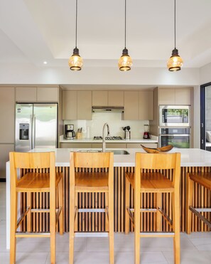 Micro-ondes, four, plaque de cuisson, lave-vaisselle
