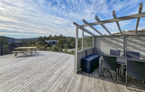 4 bedroom lovely home in Lindesnes