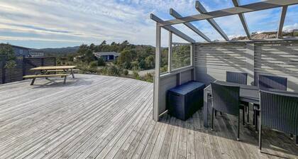 4 bedroom lovely home in Lindesnes