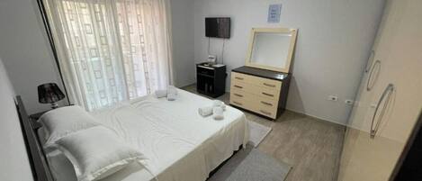 1 habitación, tabla de planchar con plancha, wifi y ropa de cama