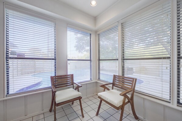 المنشأة من الداخل