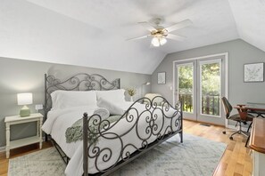 3 Schlafzimmer, Schreibtisch, Bügeleisen/Bügelbrett, Reisekinderbett