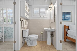 Shower, towels - Little Rascals Rambler Myrtle Beach House (North Myrtle Beach)