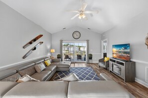 Living area - Serene Magnolia Pointe Condo Near The Beach | Magnolia Pointe Magnolia Lake 4812-401 (Myrtle Beach)
