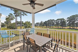 Outdoor dining - Relax at Magnolia Pointe — Minutes from the Beah | Magnolia Pointe Luster Leaf 4882-202 (Myrtle Beach)