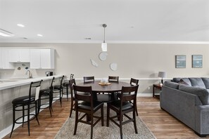 Dining - Relax at Magnolia Pointe — Minutes from the Beah | Magnolia Pointe Luster Leaf 4882-202 (Myrtle Beach)