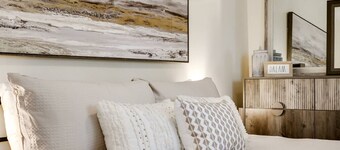 Charming Historic Retreat in Old Town St. Charles