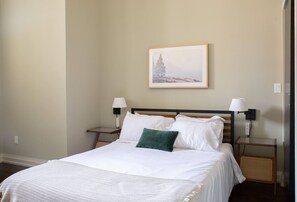Desk, iron/ironing board, WiFi, bed sheets