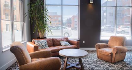 Third Ward Apt Near Summerfest with Gym and Balcony