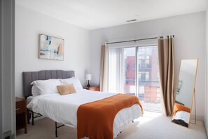 1 bedroom, iron/ironing board, WiFi, bed sheets - Third Ward Apt Near Summerfest with Gym and Balcony (Milwaukee)