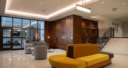 Deer District Studio Apt - One Block from Fiserv and Baird