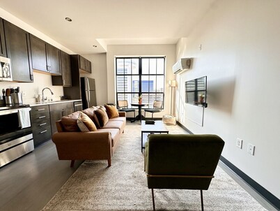 Deer District Studio Apt - One Block from Fiserv and Baird