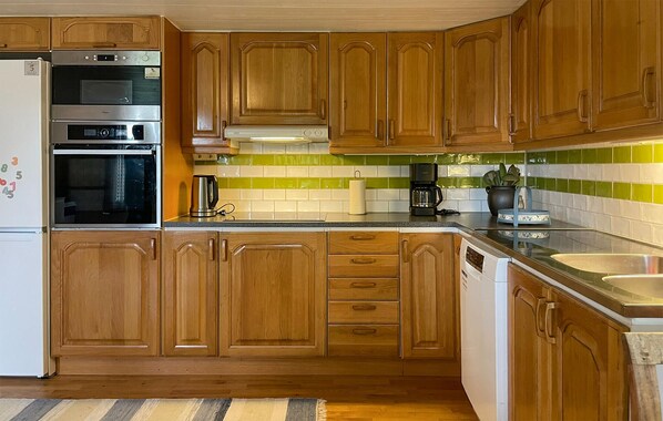 Fridge, stovetop, dishwasher, coffee/tea maker