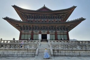 Unclassified image, 4 of 14, button - Stay Aurora (Seoul)