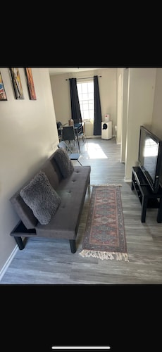 3-bedroom townhome in delightful Germantown with AC without basement