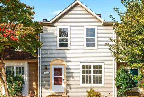 3-bedroom townhome in delightful Germantown with AC without basement