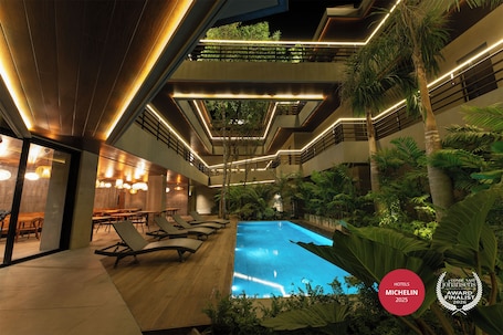 泳池. 皮斯里奥,由H Hospitality管理