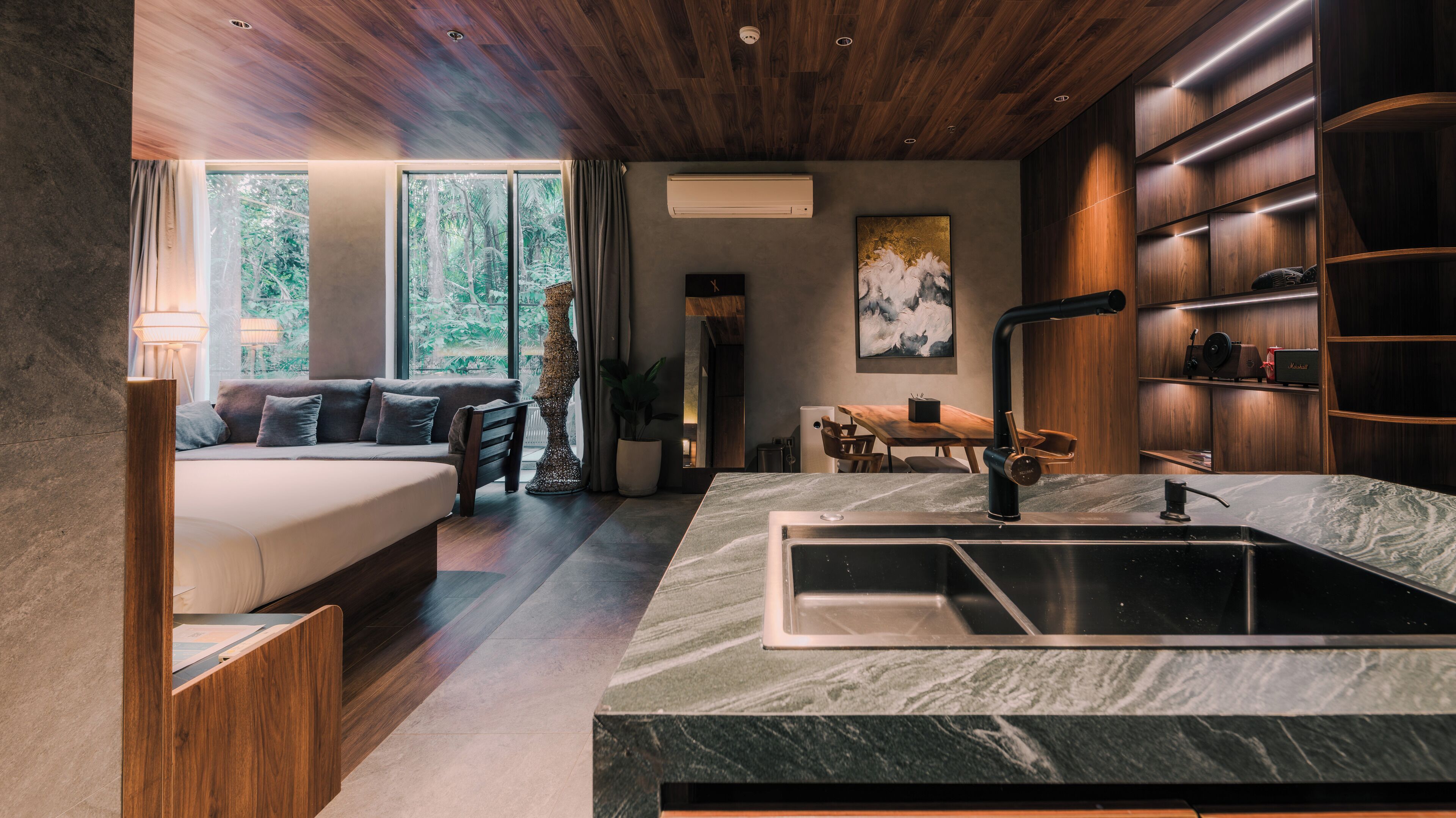 Deluxe Suite with Garden