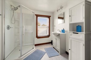 Dusche, Handtücher, Seife, Toilettenpapier