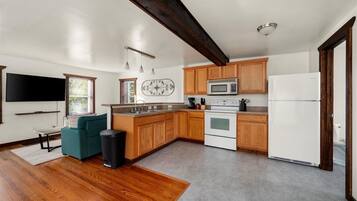 Réfrigérateur, micro-ondes, four, plaque de cuisson