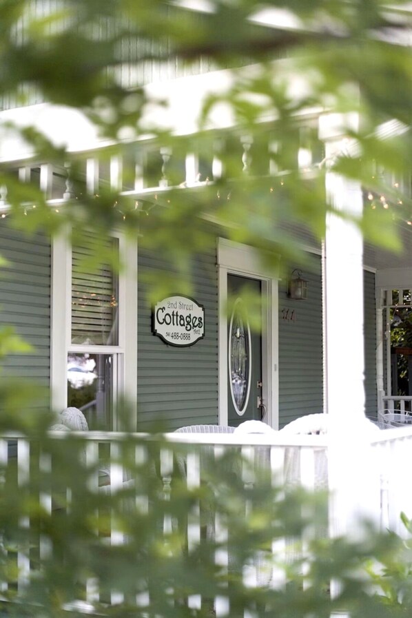 Exterior detail - Historic Heritage House in the heart of Ashland! Walking distance to downtown (Ashland)