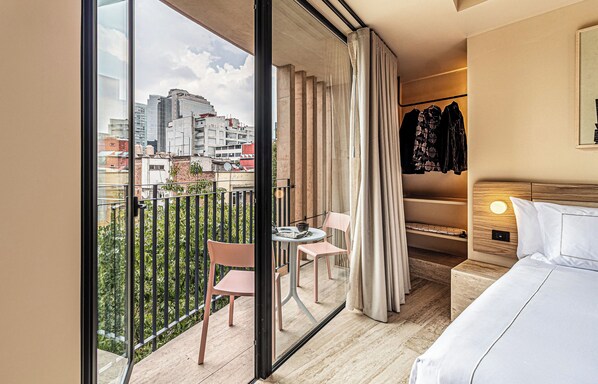 Executive Studio, Balcony