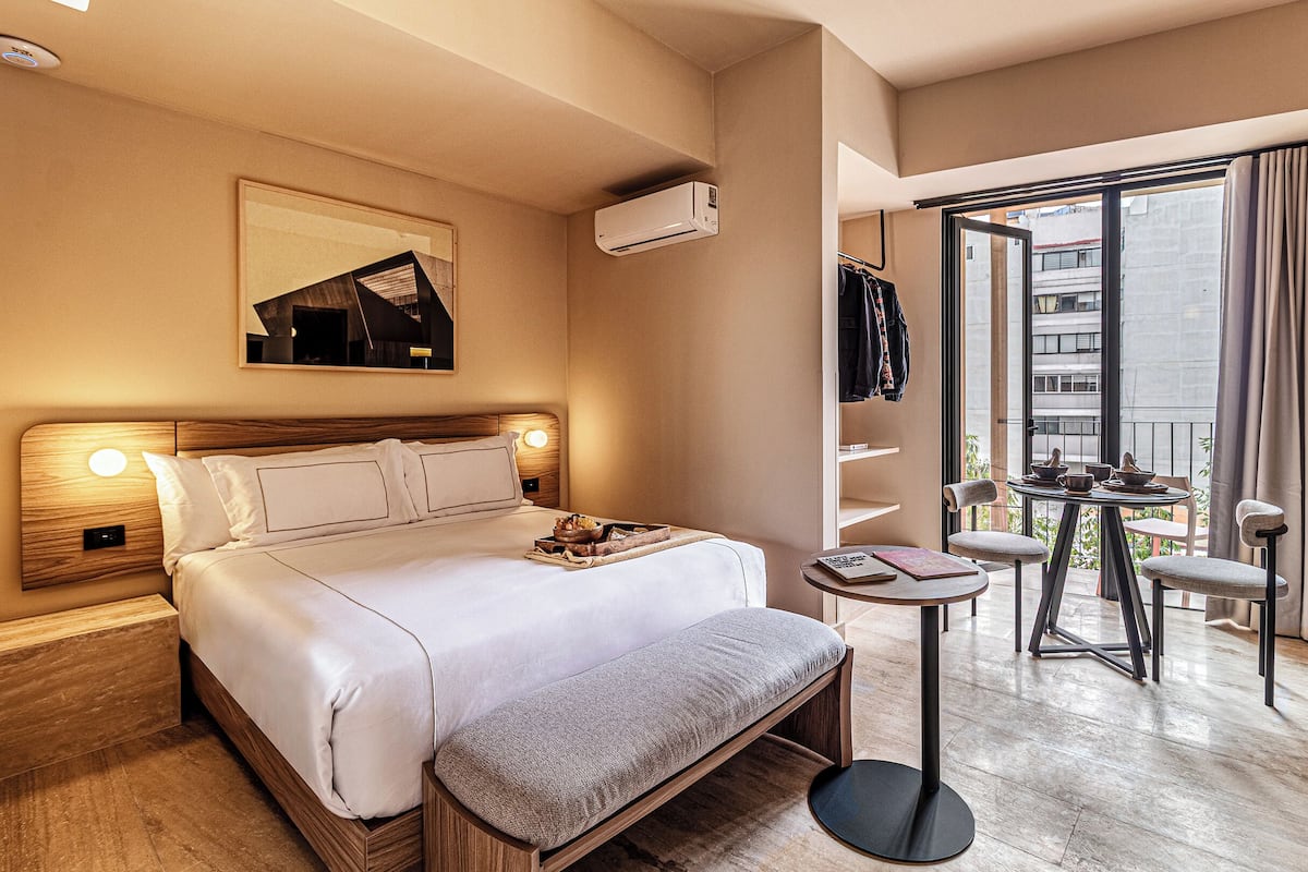 Studio, Balcony | Premium bedding, down comforters, in-room safe, soundproofing