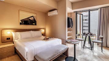 Studio, balkong | Sengetøy av topp kvalitet, dundyner, safe på rommet og lydisolert