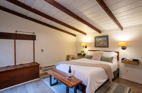 2 bedrooms. Spacious 2 room unit in the heart of California Wine Country