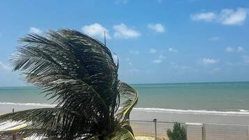 Espreguiçadeiras, toalhas de praia