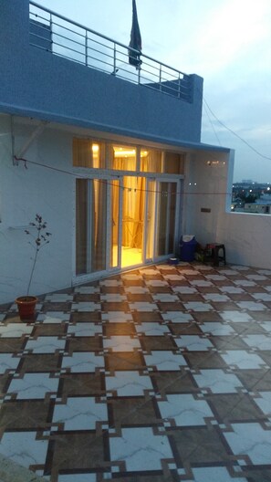 تفاصيل الفندق من الخارج